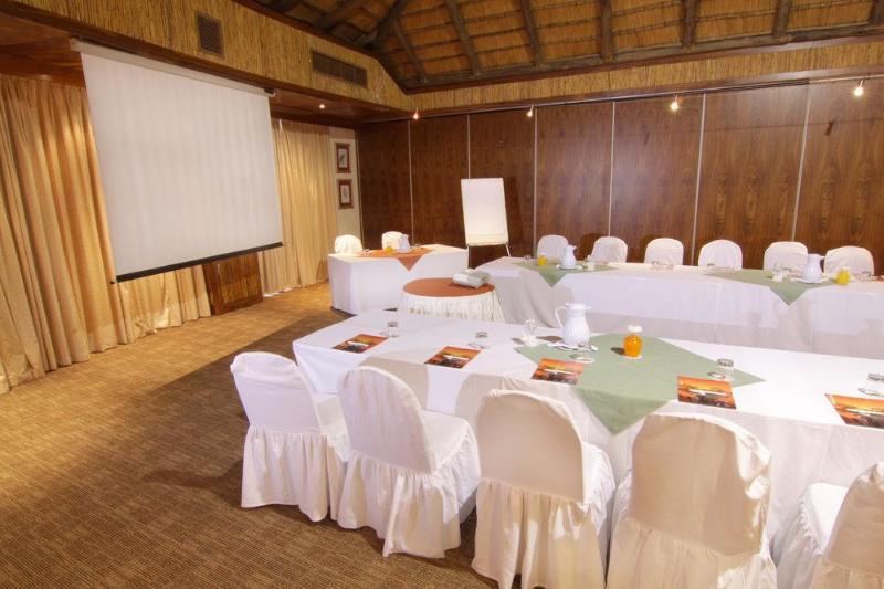 Cresta Mowana Safari Lodge Kasane Exterior foto