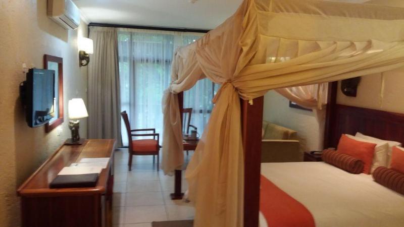 Cresta Mowana Safari Lodge Kasane Exterior foto